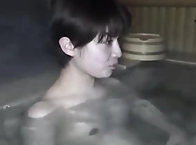 黒髪ショートの日本人美女が温泉旅館でアナルいじりされフェラチオして、中出しセックス　清楚なのに変態　無修正