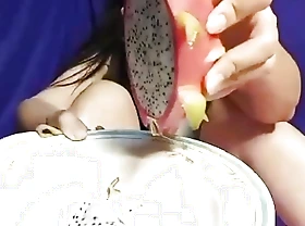 Eat my fruit at morning lunch 3